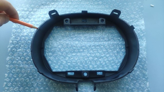 Кронштейн эмблемы решетки радиатора KB8D50721 Mazda