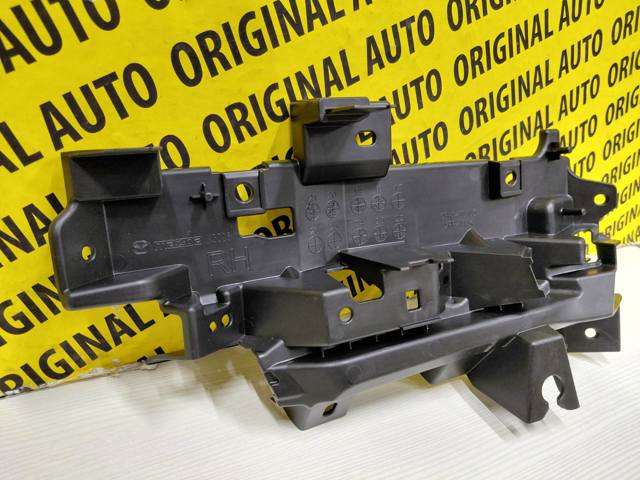 GSH750103 Mazda Кронштейн крепления бампера переднего правый