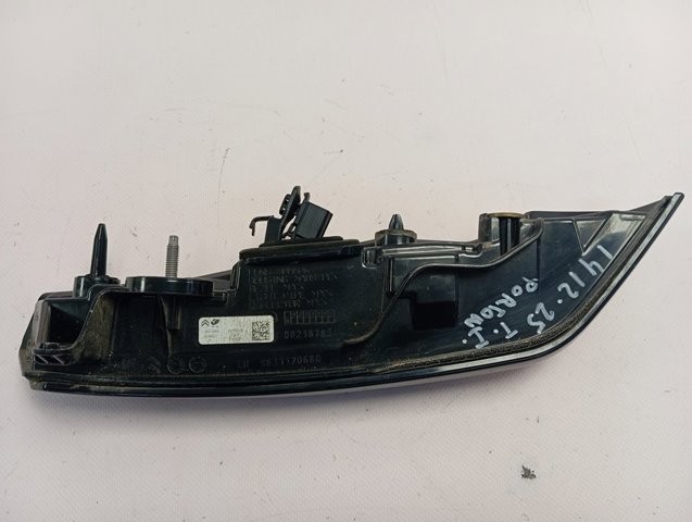 9831120580 Peugeot/Citroen Фара задняя правая внутренняя