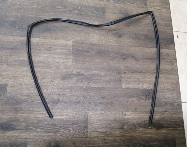 Guía de vidrio para el marco de la puerta delantera izquierda 6815160070 TOYOTA
