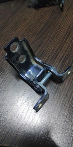 Купить KD5372240A Mazda Петля задней правой двери