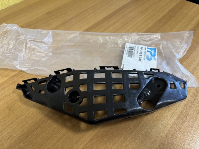 Правое крепление переднего бампера FPS FP7085932 цена, от 10.15 USD