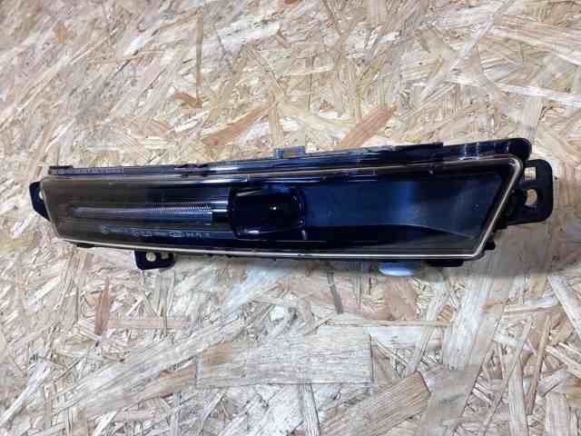 LR093416 Land Rover Противотуманка правая