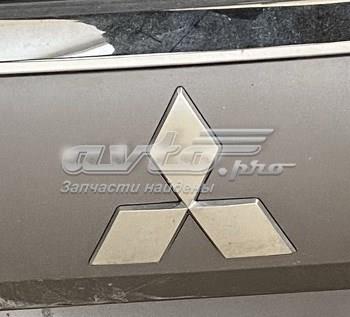 Эмблема крышки багажника (фирменный значок) на Mitsubishi Outlander XL 