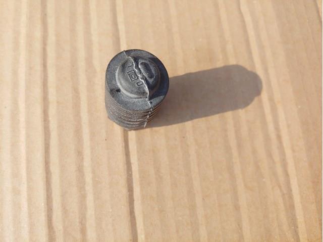 Буфер (отбойник) капота 0019982540 Mercedes