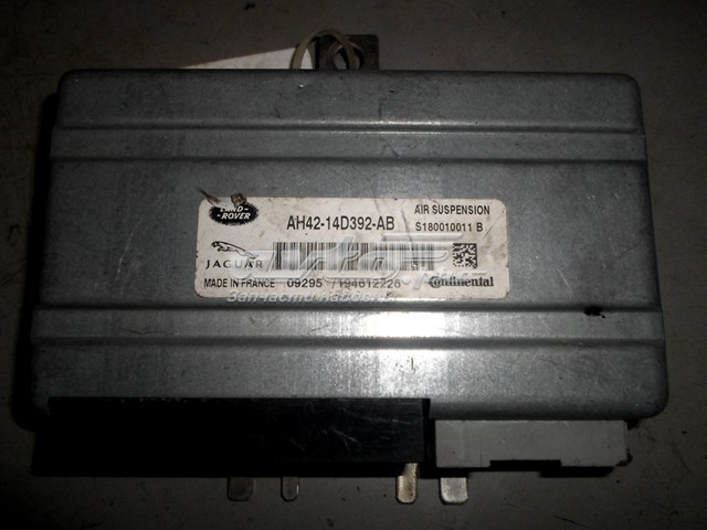 Блок управления пневмоподвеской AH4214D392AB Land Rover