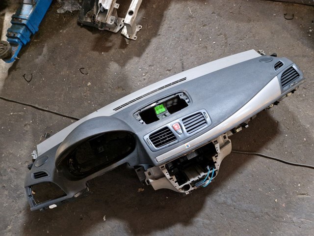 681005907R Renault (RVI) Передняя панель