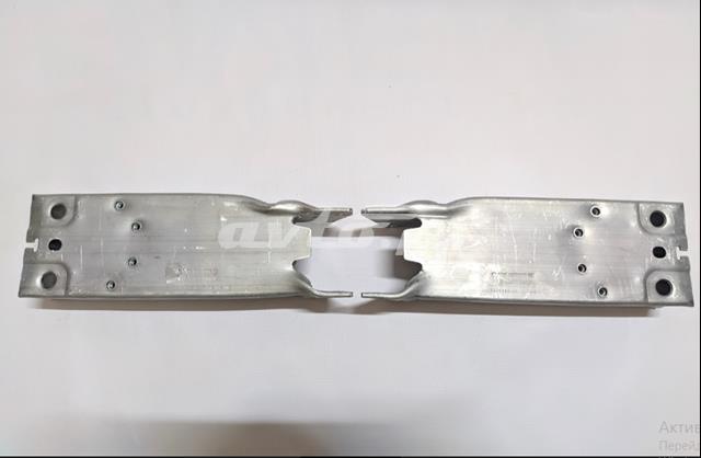 Кронштейн усилителя переднего бампера 51117406385 BMW