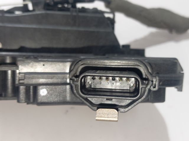 Дверной замок передний правый Renault (RVI) 805029595R цена, от 30.44 USD