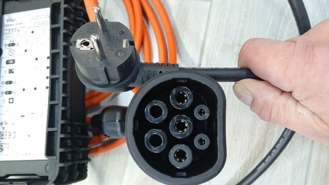 Кабель для зарядки электромобиля Peugeot/Citroen 9846744480