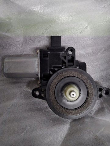 D6515858XB Mazda motor de acionamento de vidro da porta dianteira direita