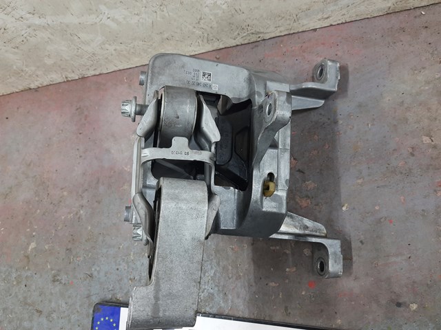 A2432402200 Mercedes Правая подушка двигателя