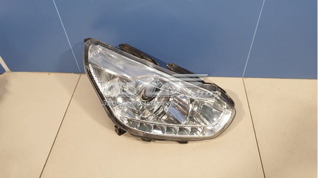 Правая фара T113772020AF Chery
