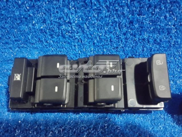 Кнопочный блок управления стеклоподъемником передний левый на Hyundai Sonata LF