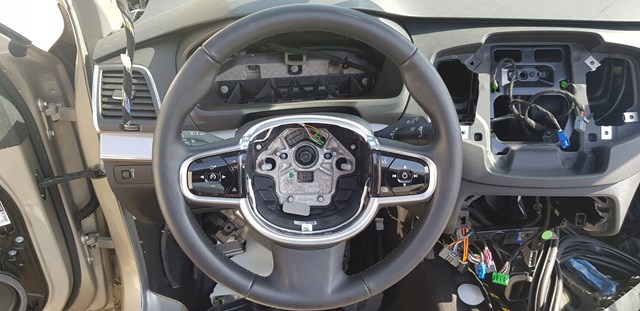 Руль 39825348 Volvo