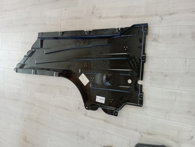 51758074618 BMW Защита днища передняя правая