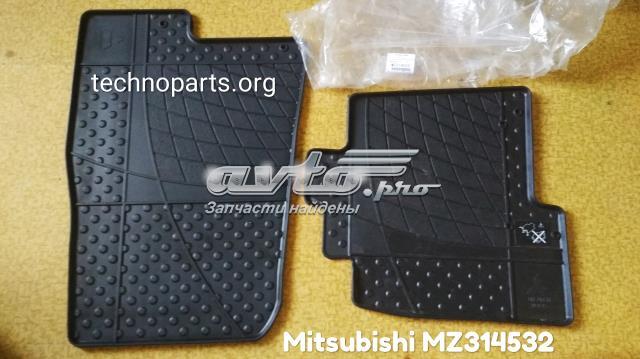 MZ314532 Mitsubishi tapete dianteiro, kit de 2 un.