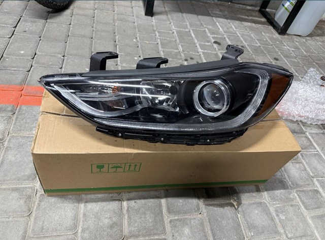 Правая блок фара Hyundai/Kia 92102F3010 цена, от 76.02 USD