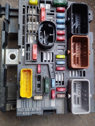 9675878780 PEUGEOT Caja de fusibles original y equivalente