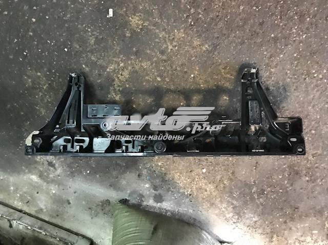 Кронштейн бампера заднего, центральный BMW 7294391
