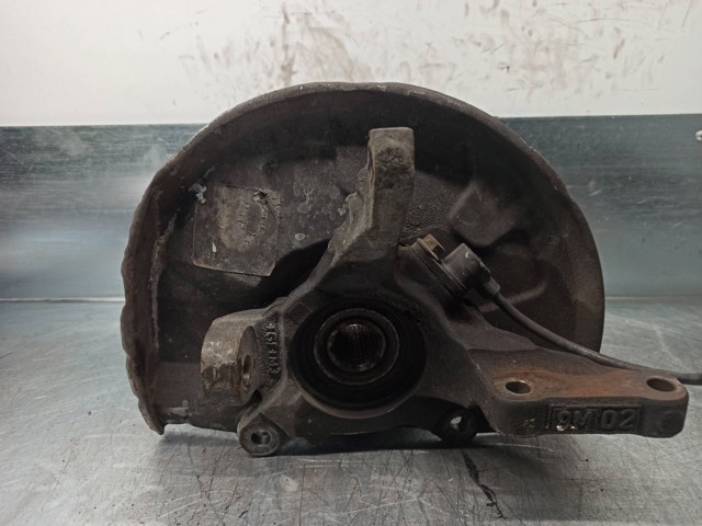 30884172 Volvo Цапфа - поворотный кулак передний, левый
