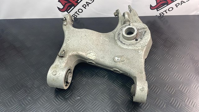 LR116284 Land Rover Балансир задний нижний, правый