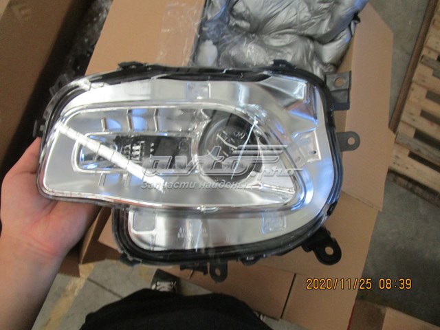 68261710AA Chrysler Заглушка противотуманок, левая