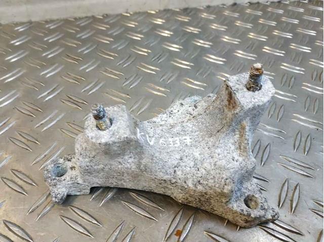 Опора подвесного подшипника передней полуоси F2A425740 Mazda