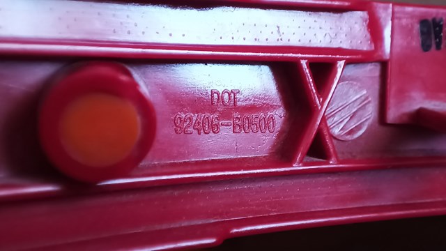 Правый катафот заднего бампера 92406B0500 Hyundai/Kia
