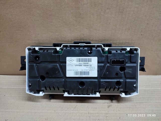 248101069R Renault (RVI) Щиток приборов