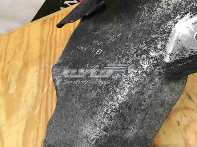 Кулак поворотный передний левый Land Rover LR078377