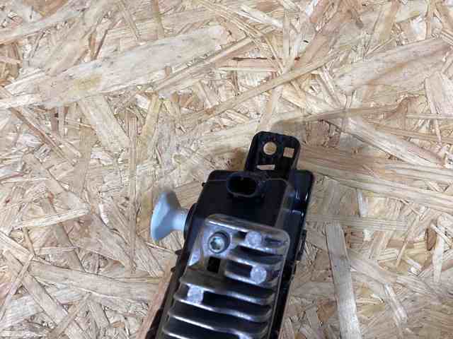 LR093416 Land Rover Противотуманка правая