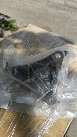Опора подвесного подшипника передней полуоси F2A425740 Mazda