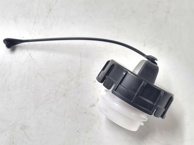 Tampa (tampão) do tanque de combustível Mitsubishi Space Star MIRAGE A0