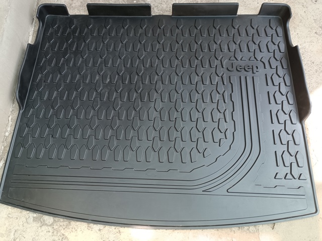 Купить 82214666 Chrysler Резиновый коврик в багажник
