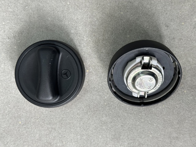 Tampa (tampão) do tanque de combustível A1404700005 Mercedes