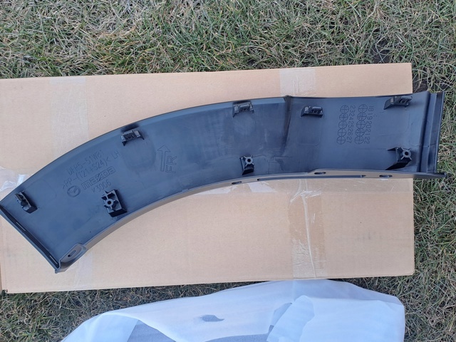 Накладка бампера переднего левая DFR551W81D Mazda