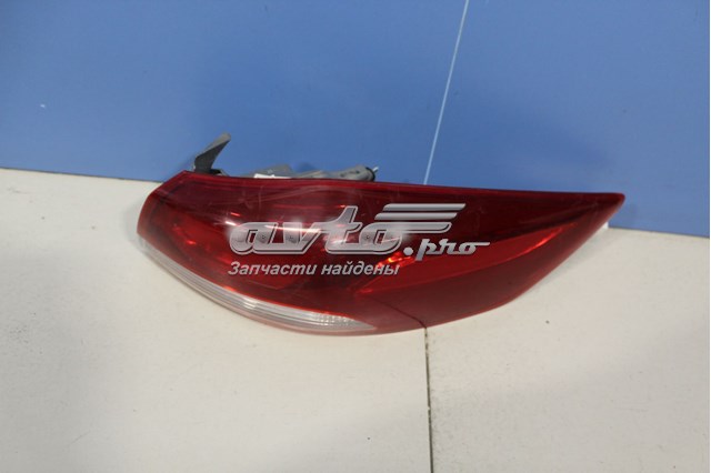 Фонарь задний правый внешний Hyundai/Kia 92402F2000