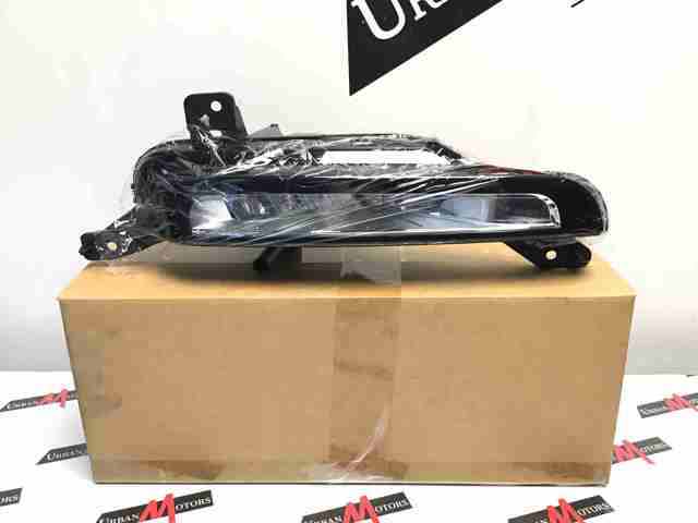 Правая противотуманная фара Land Rover LR072645