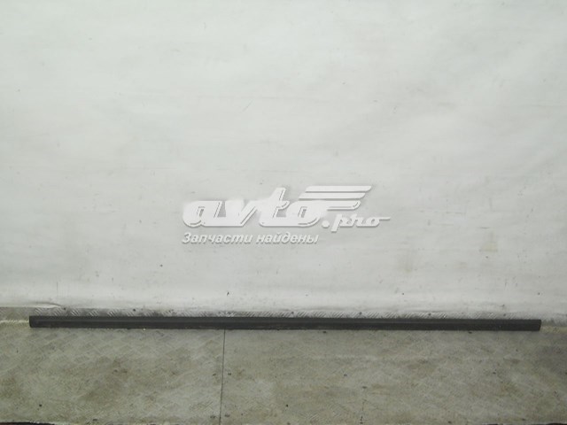 Накладка (молдинг) порога наружная левая на Volkswagen Jetta III 