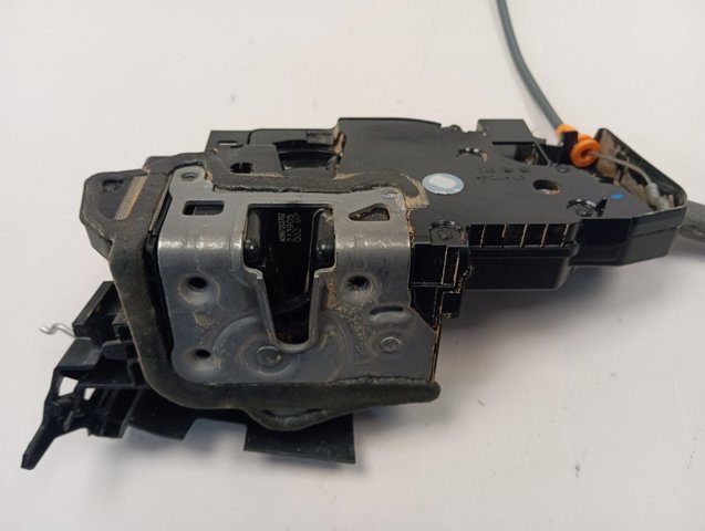 Замок водительской двери A0997203702 Mercedes