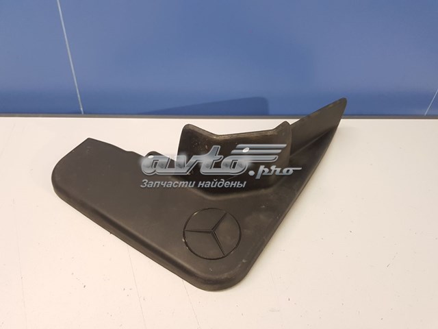 B66528240 Mercedes Комплект передних брызговиков