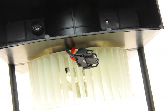 Купить AB55000S Mahle Original Электродвигатели (электродвигатель отопителя) или розетка прицепа штепсельная