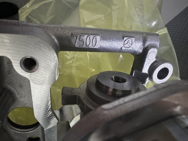 Корпус распредвала Mercedes 6560500601