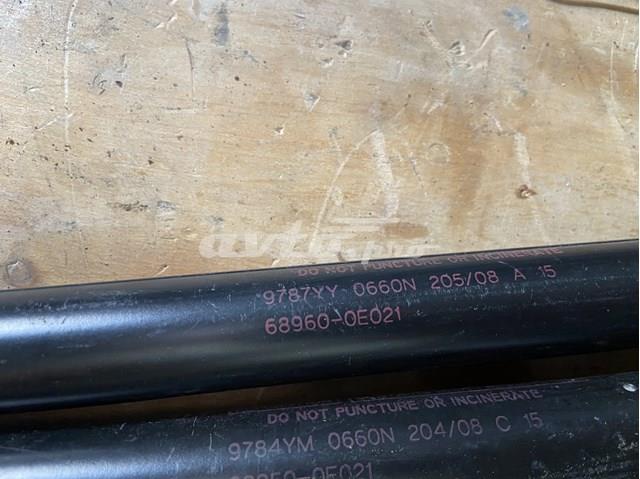 689600E021 Toyota Амортизатор крышки багажника
