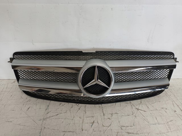 Решетка радиатора 1668850054 Mercedes