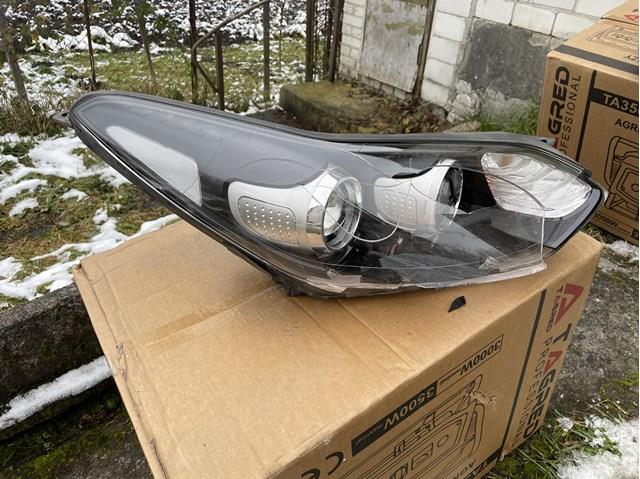 Правая блок фара Hyundai/Kia 92102F1011 цена, от 790.56 USD