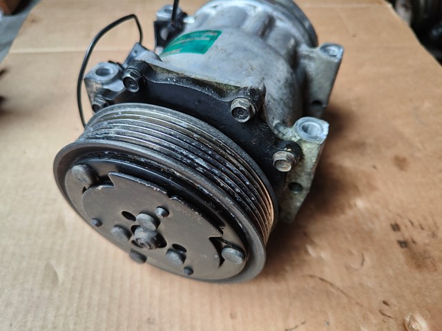 Компрессор кондиционера 7700872158 Renault (RVI)