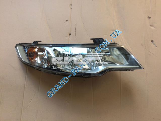 Правая фара 921021M021 Hyundai/Kia