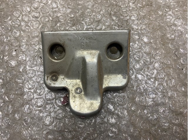 Замок багажника 90221185 General Motors